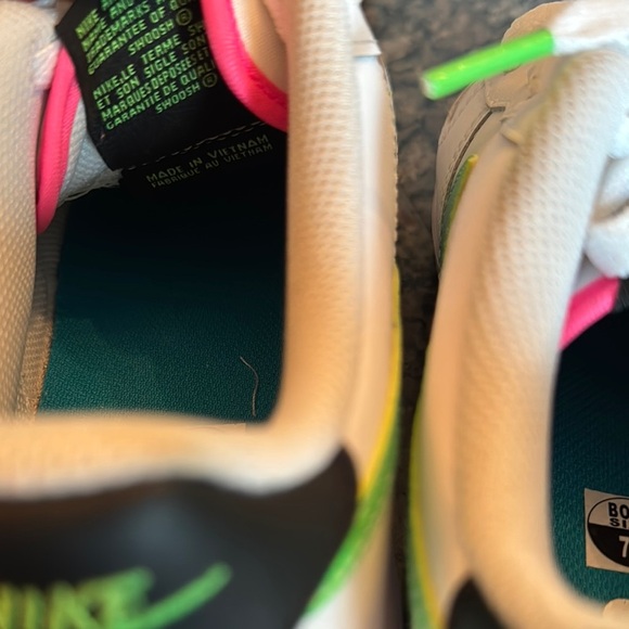 Nike Air Force 1 LV8 1 White with Green Accents EUC 8.5 or 7Y - Picture 14 of 15